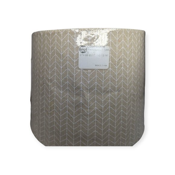 NWT Threshold Tan & White Sour Cream Chevron Lamp Shade - Picture 5 of 8